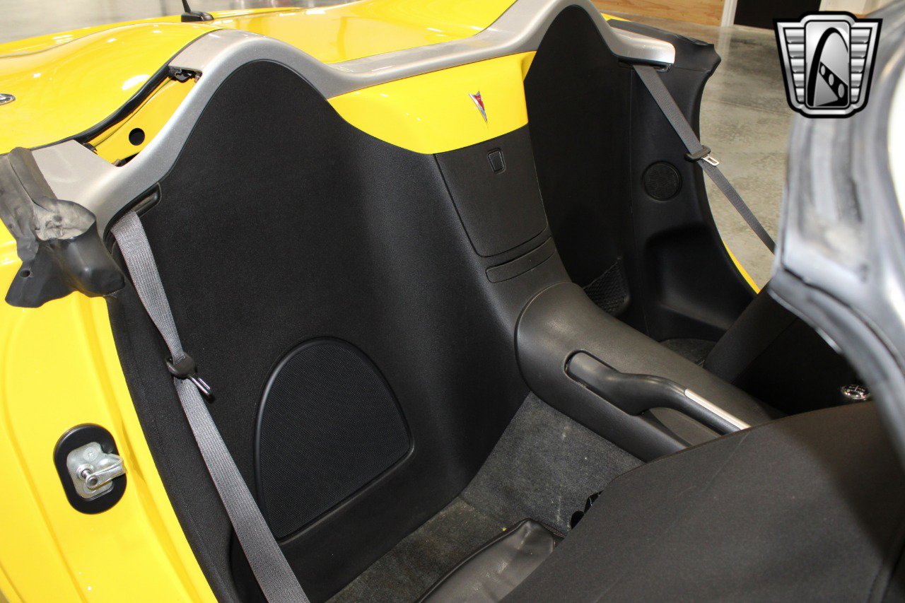 Used 2008 Pontiac Solstice GXP w/ Premium Package image 25