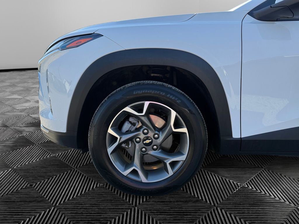 Used 2025 Chevrolet Trax LT FWD image 14