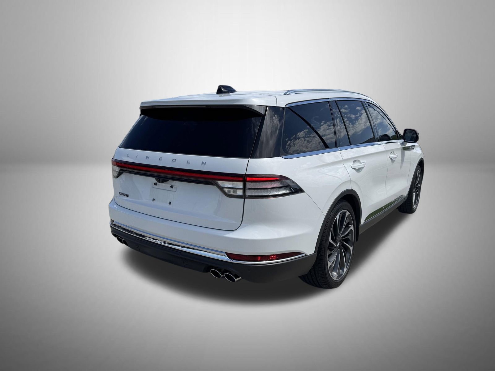 Used 2025 Lincoln Aviator Reserve w/ Equipment Group 201A AWD/4WD image 3