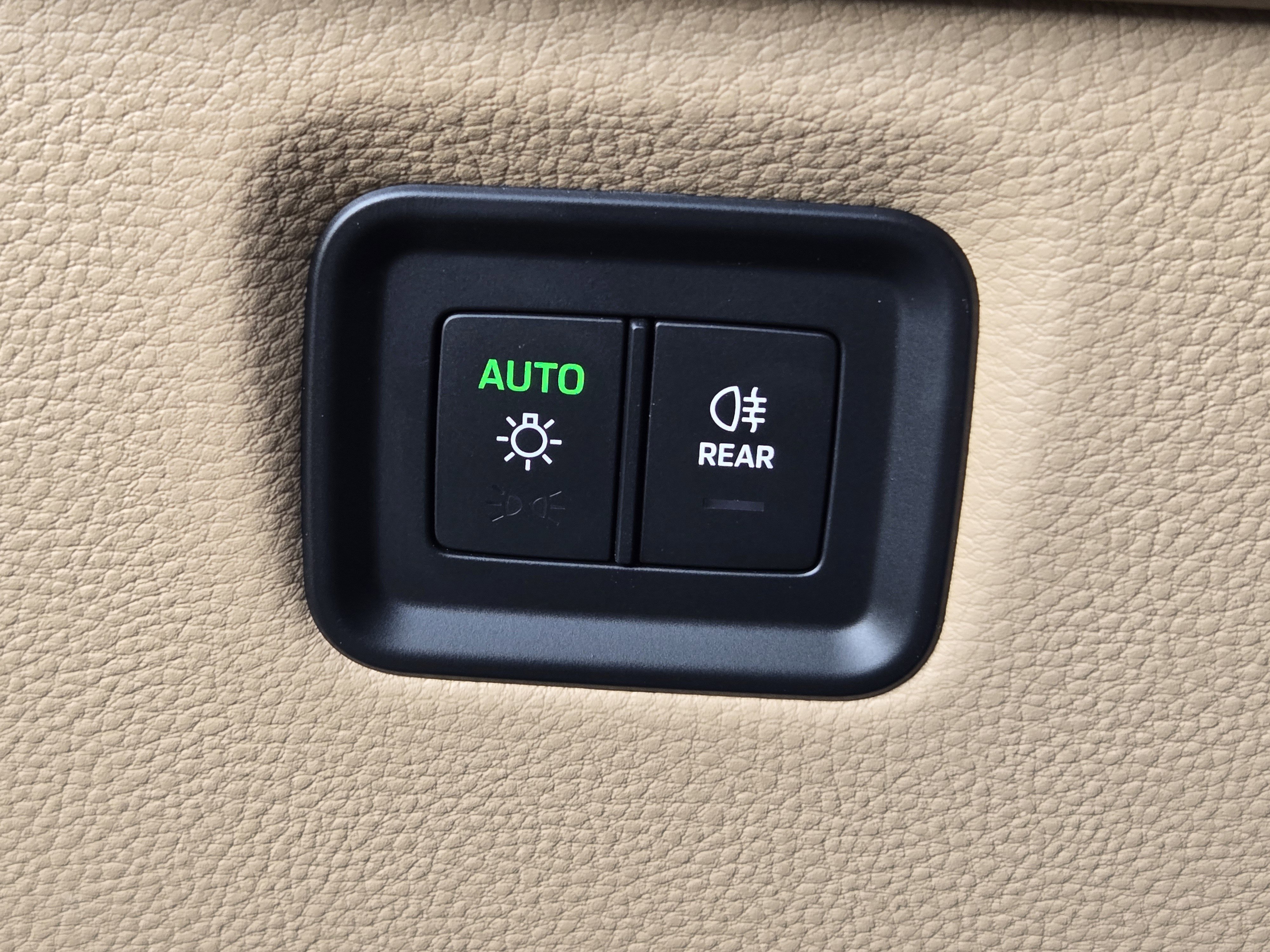 Certified 2025 Porsche Cayenne image 23