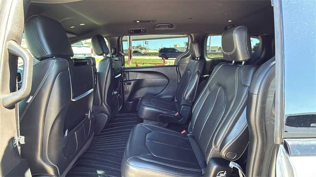 Used 2020 Chrysler Pacifica Touring-L Plus image 16
