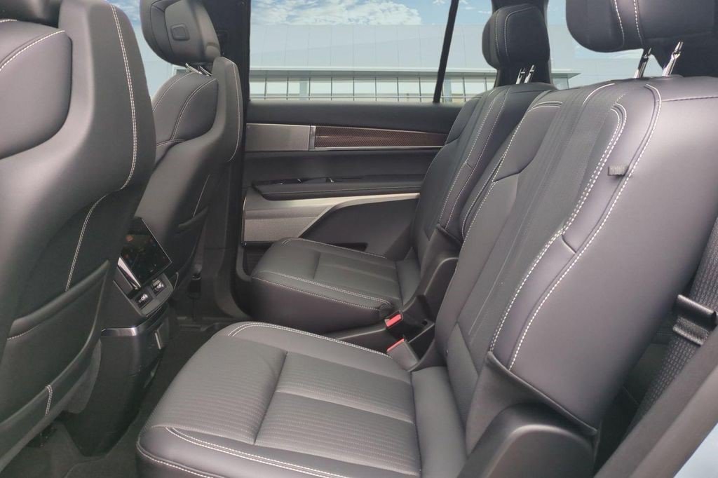Certified 2026 Cadillac Vistiq Premium Luxury AWD/4WD image 19