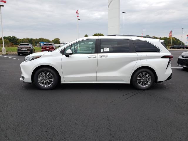 New 2026 Toyota Sienna XLE FWD image 9