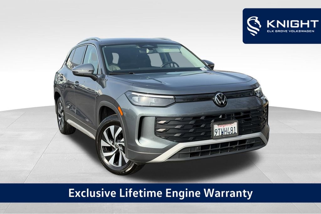 Used 2025 Volkswagen Tiguan S image 1