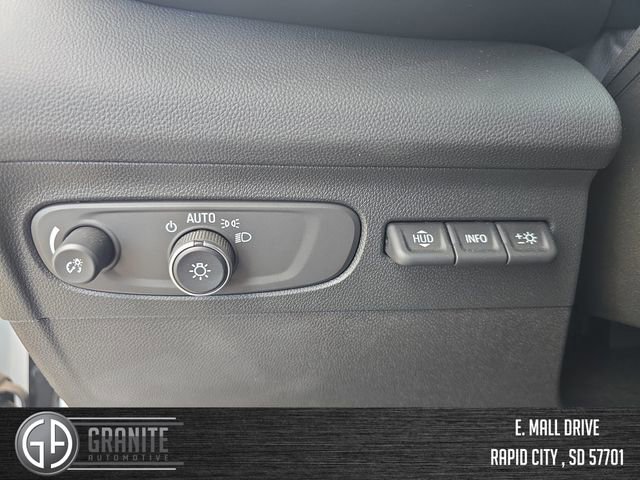 Used 2023 Buick Envision Avenir image 32
