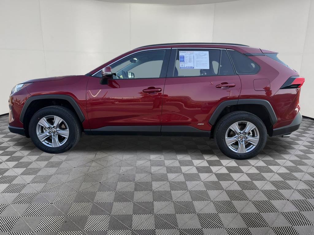 Used 2025 Toyota RAV4 XLE AWD/4WD image 4