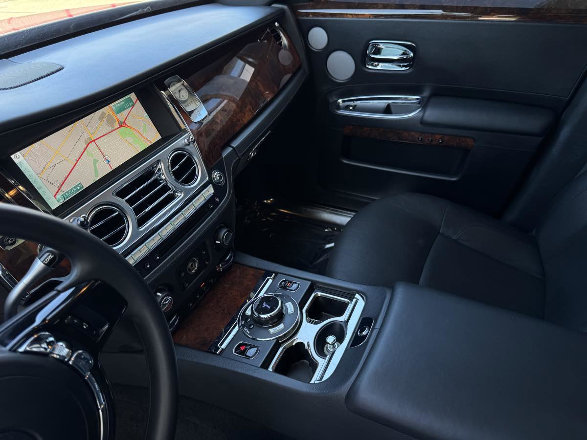 Used 2014 Rolls-Royce Ghost RWD image 16