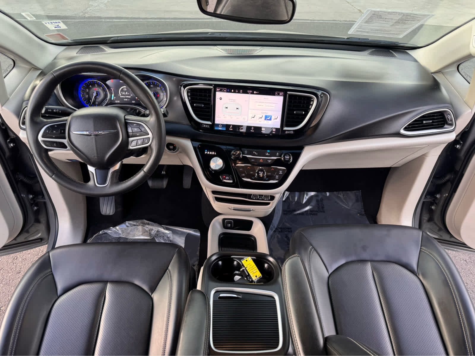 Used 2023 Chrysler Pacifica Touring-L image 16