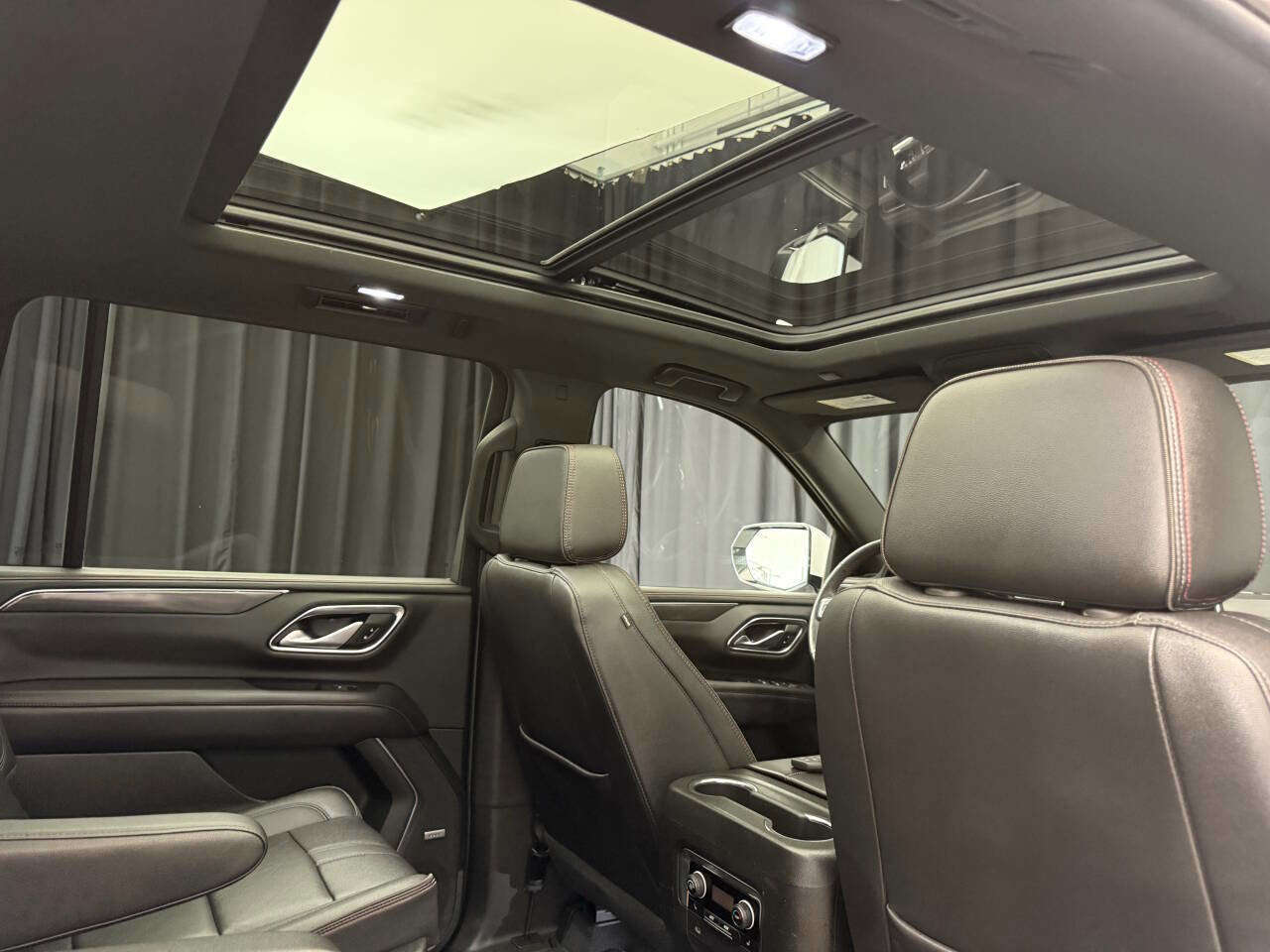 Used 2022 Chevrolet Suburban RST w/ Luxury Package AWD/4WD image 29