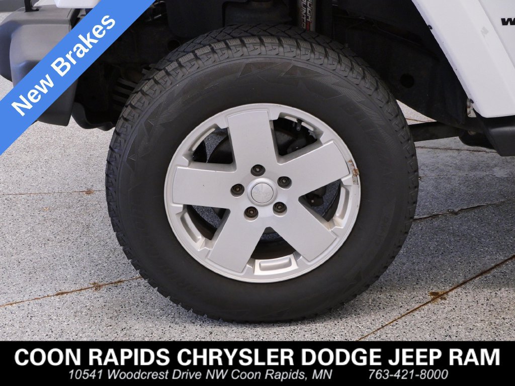 Certified 2017 Jeep Wrangler Unlimited Sahara w/ Connectivity Group AWD/4WD image 9