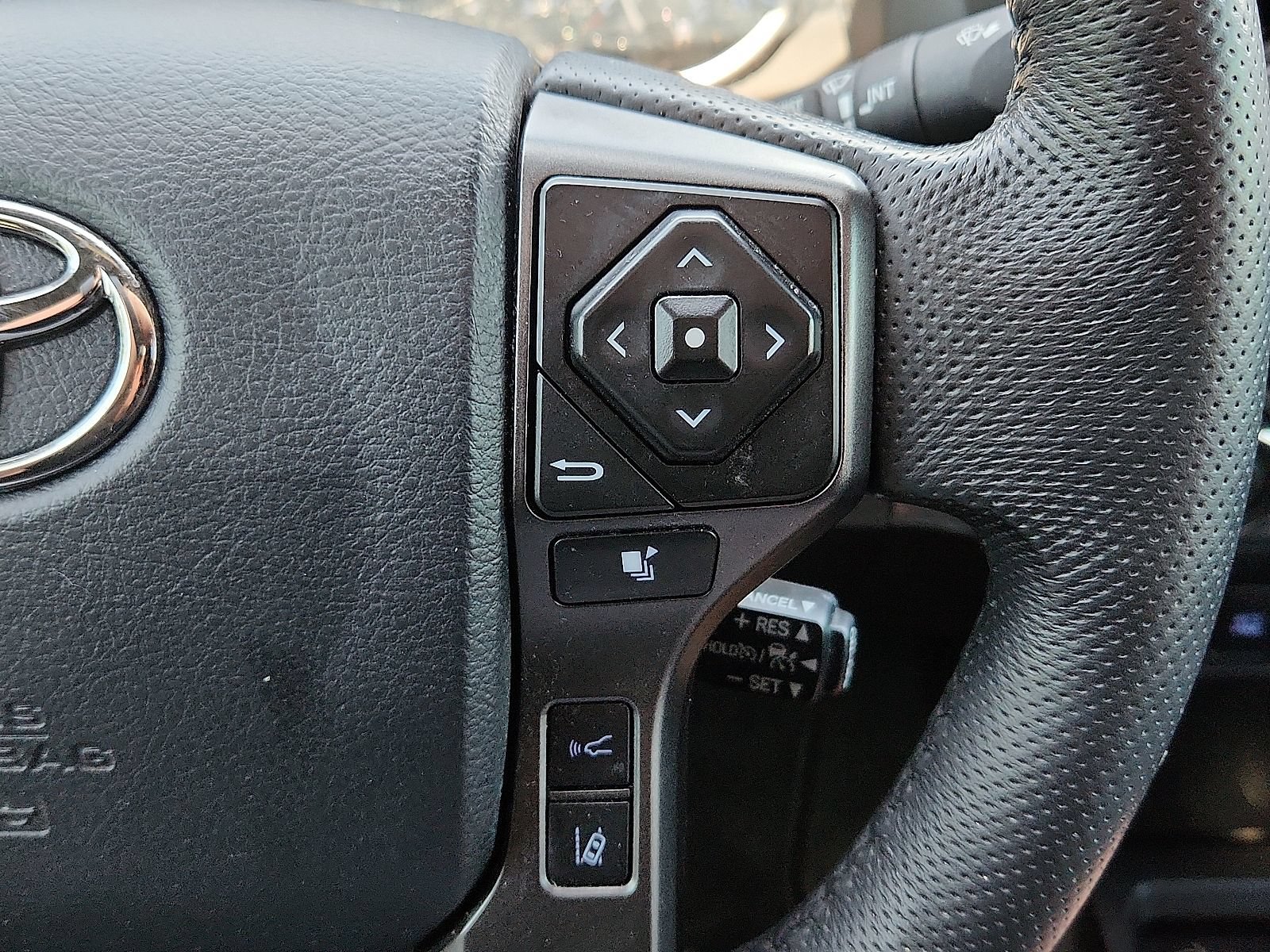 Used 2023 Toyota Tacoma TRD Sport AWD/4WD image 19