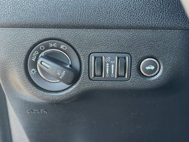 Used 2023 Chrysler 300 Touring L w/ Popular Equipment Group RWD image 11