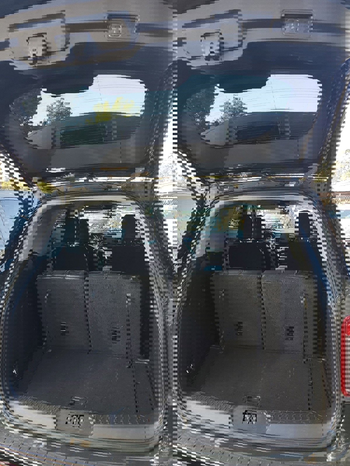 Used 2022 Ford Explorer XLT w/ Equipment Group 202A image 5