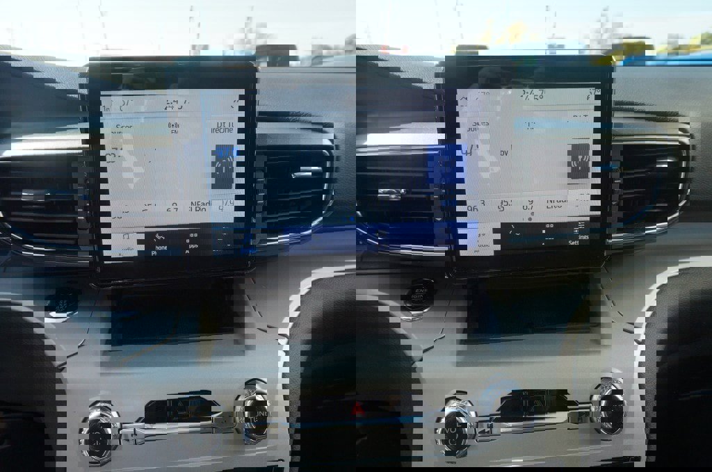 Used 2023 Ford Explorer XLT w/ Equipment Group 202A image 14