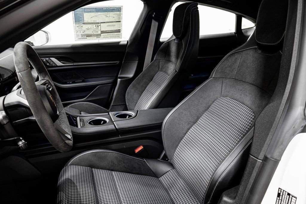 New 2025 Porsche Taycan 4S image 5