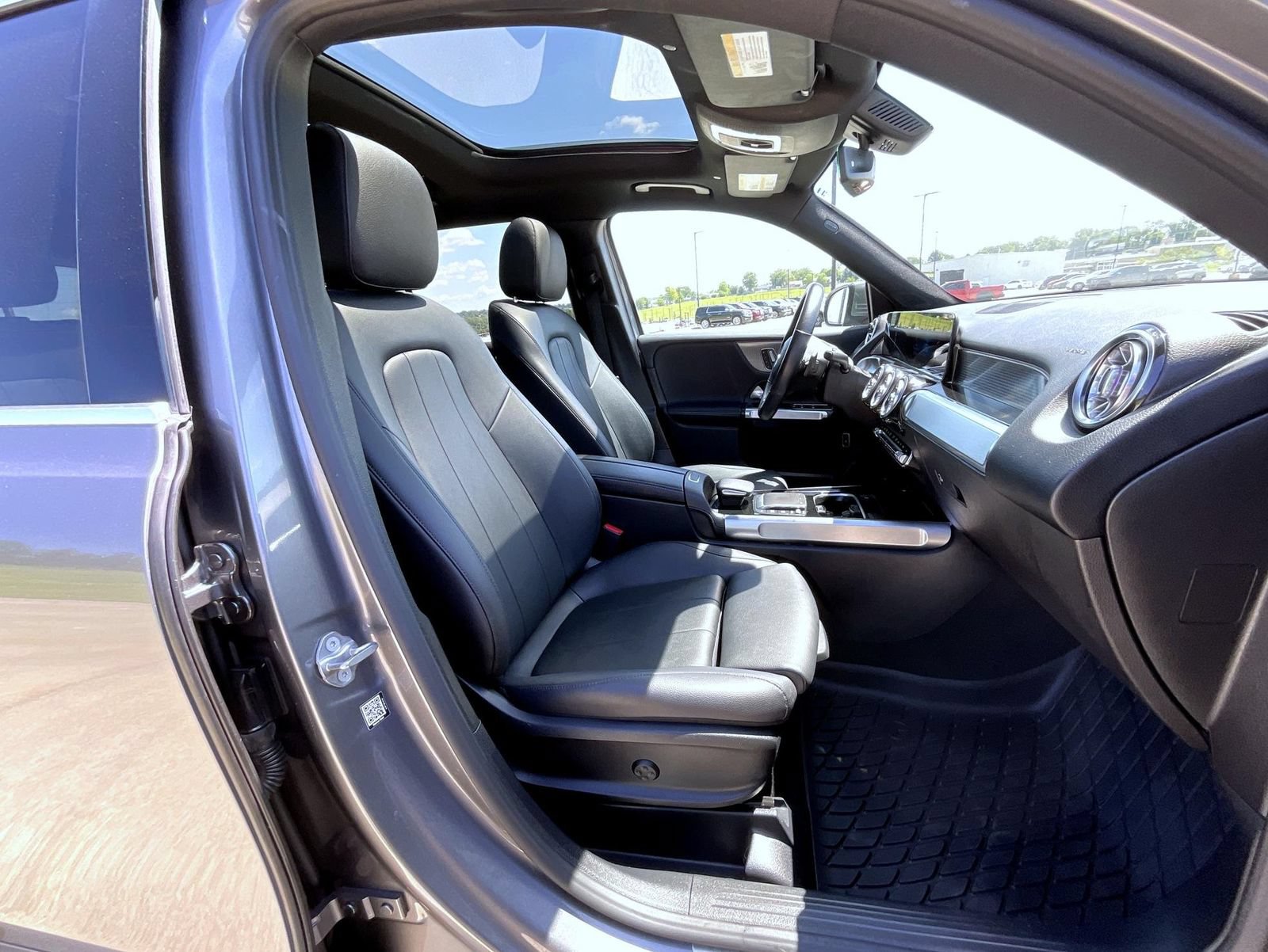 Used 2021 Mercedes-Benz GLB 250 4MATIC image 16