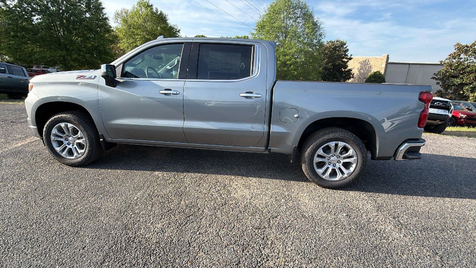 New 2026 Chevrolet Silverado 1500 LTZ w/ LTZ Premium Package AWD/4WD image 8