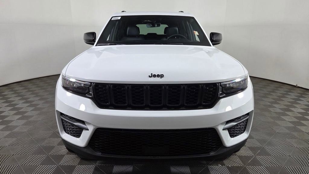 New 2025 Jeep Grand Cherokee Altitude image 2