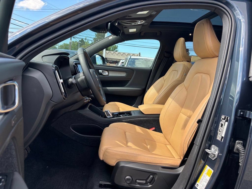 Used 2021 Volvo XC40 T5 Inscription w/ Climate Package AWD/4WD image 17
