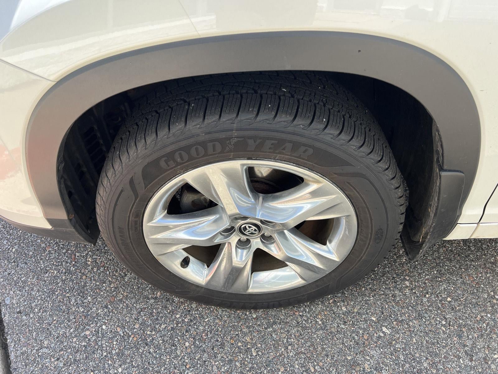 Used 2017 Toyota Highlander Limited AWD/4WD image 7