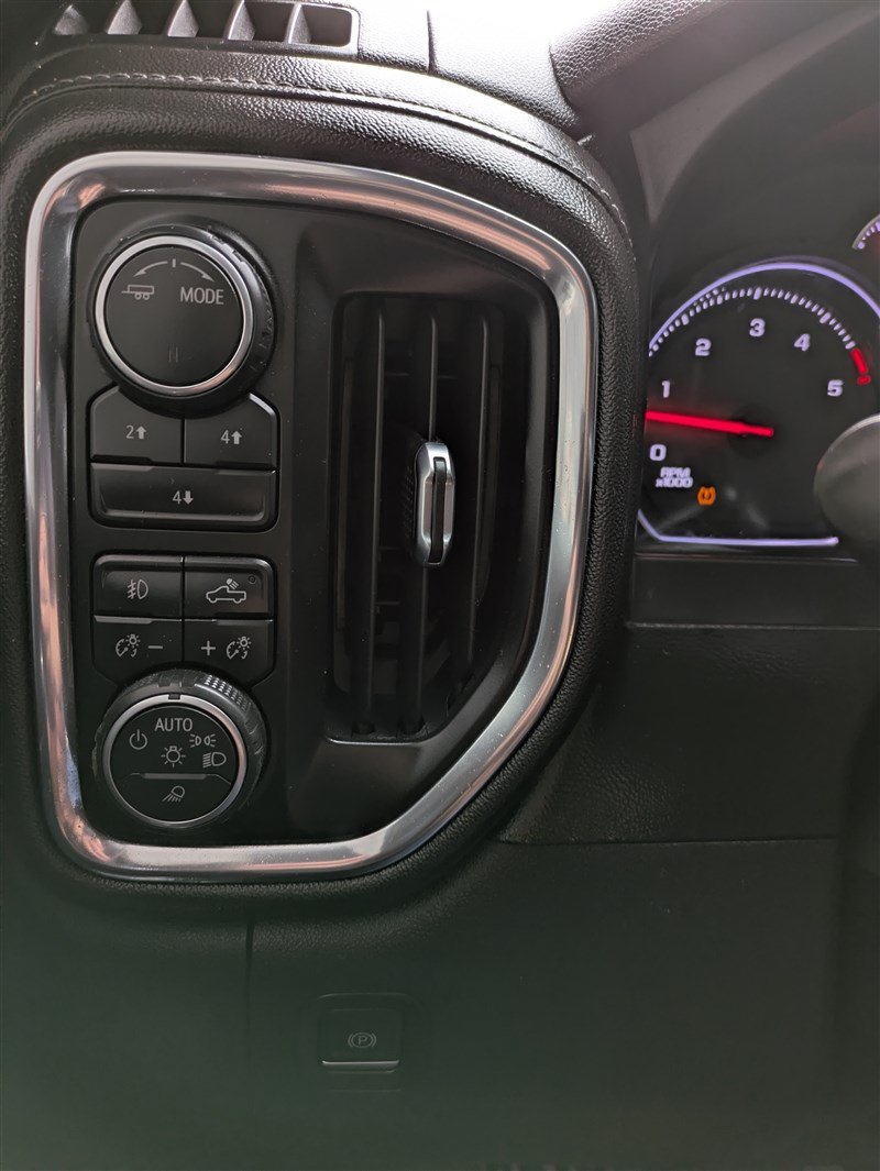 Used 2020 Chevrolet Silverado 2500 LT w/ Texas Edition AWD/4WD image 27