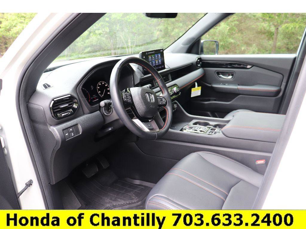 Certified 2025 Honda Pilot TrailSport image 23
