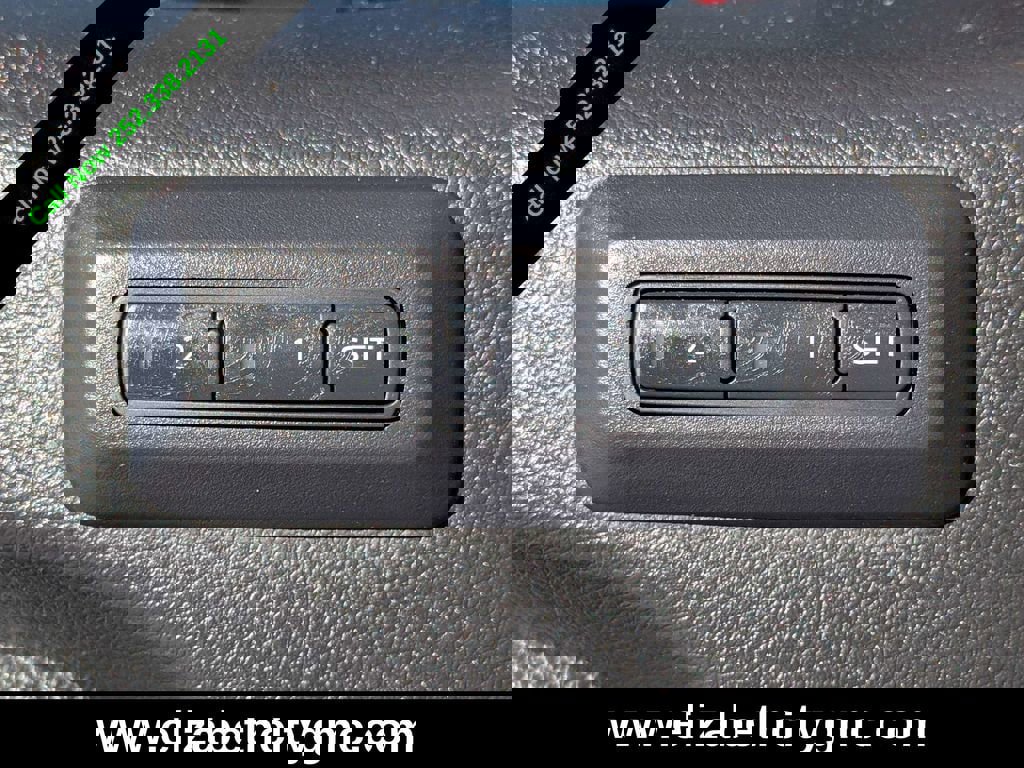 Used 2021 Nissan Titan PRO-4X w/ Pro-4x Convenience Package image 25