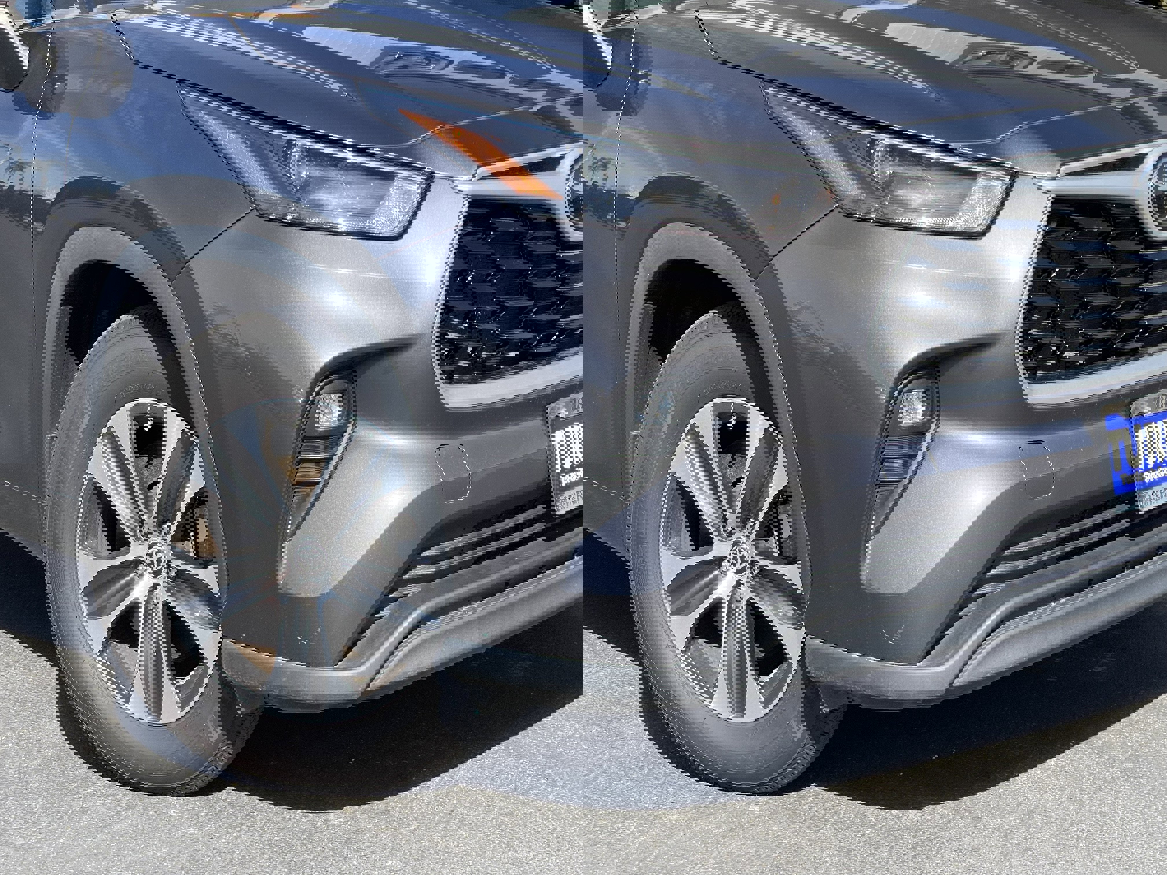 Used 2023 Toyota Highlander XLE image 3