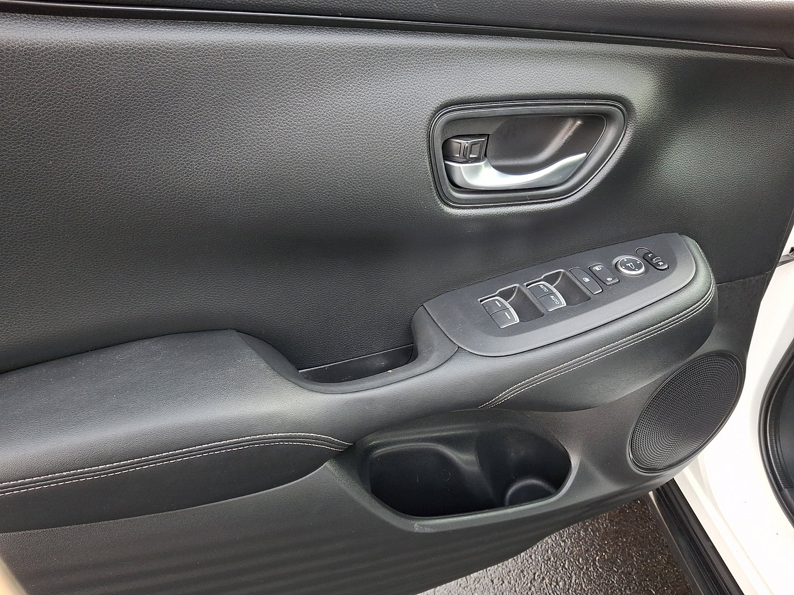 Used 2024 Honda HR-V EX-L image 12