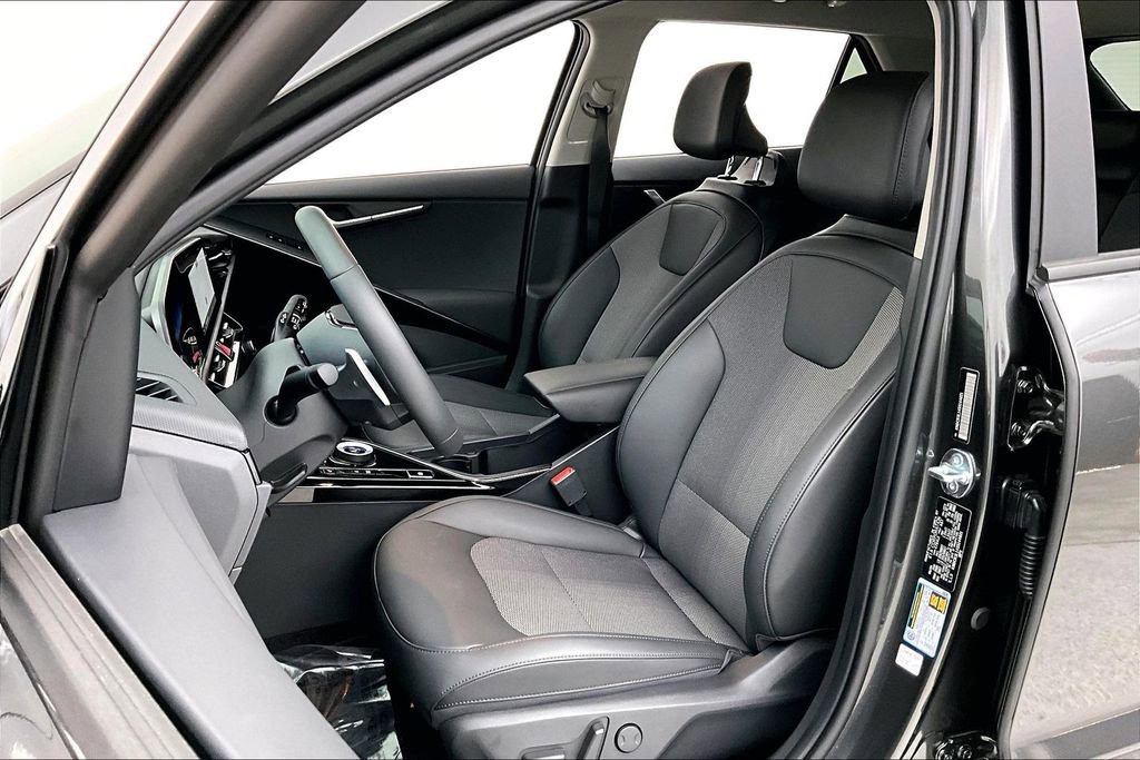Used 2025 Kia Niro Wind w/ Wind Preserve Package image 30