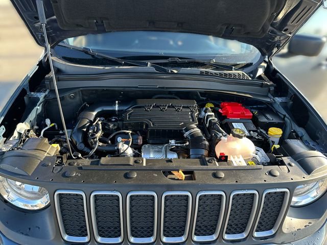 Used 2023 Jeep Renegade Latitude AWD/4WD image 19