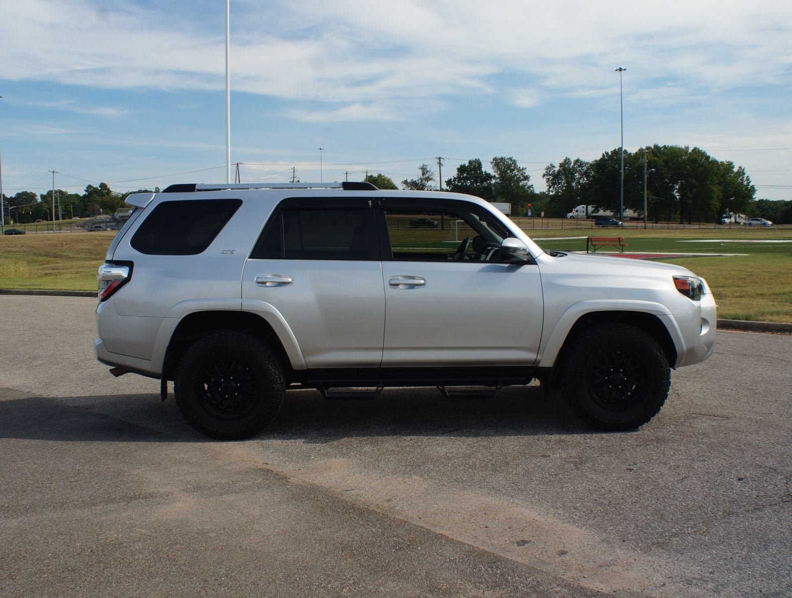 Used 2020 Toyota 4Runner SR5 AWD/4WD image 19