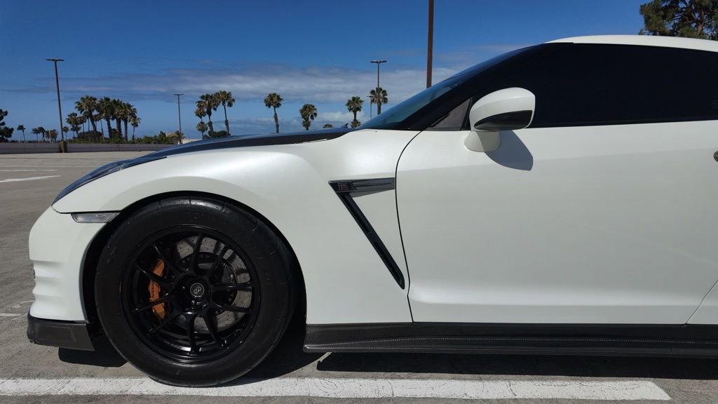 Used 2013 Nissan GT-R Black Edition AWD/4WD image 4