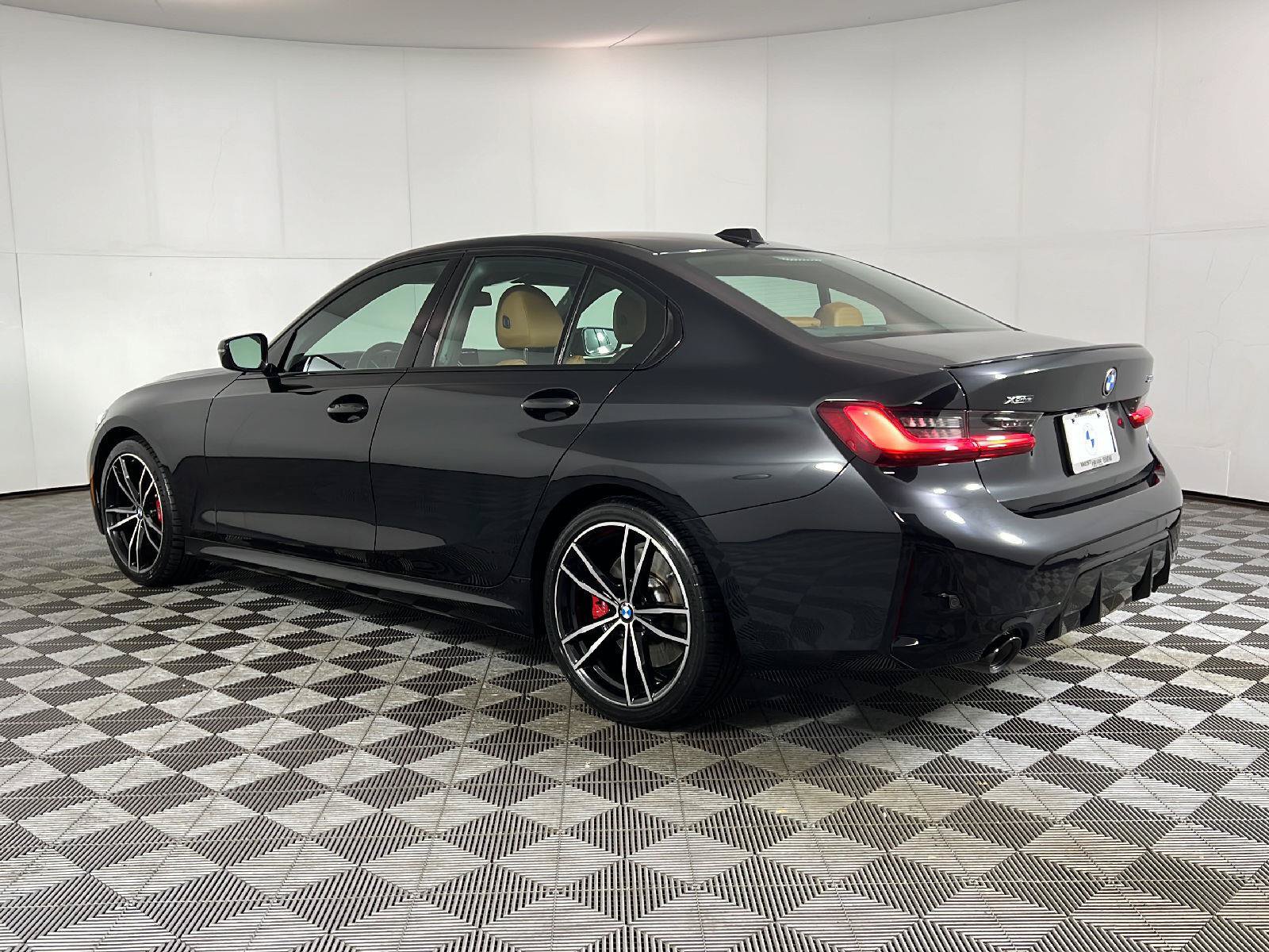 Used 2024 BMW 330i xDrive Sedan w/ M Sport Package AWD/4WD image 9