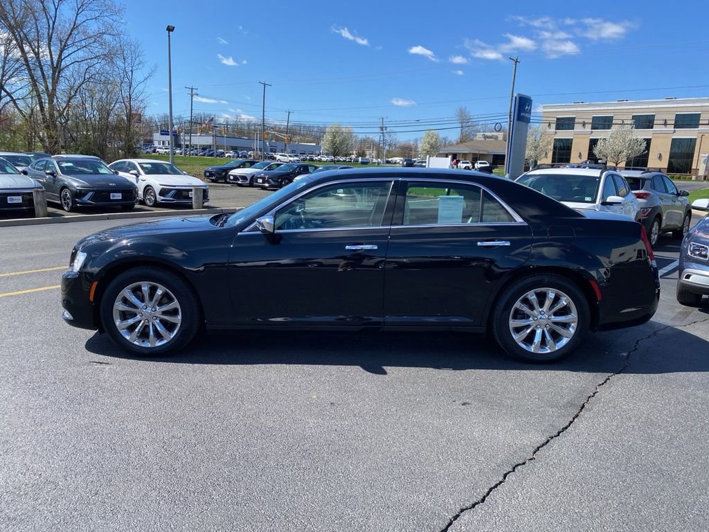 Used 2017 Chrysler 300 C image 7
