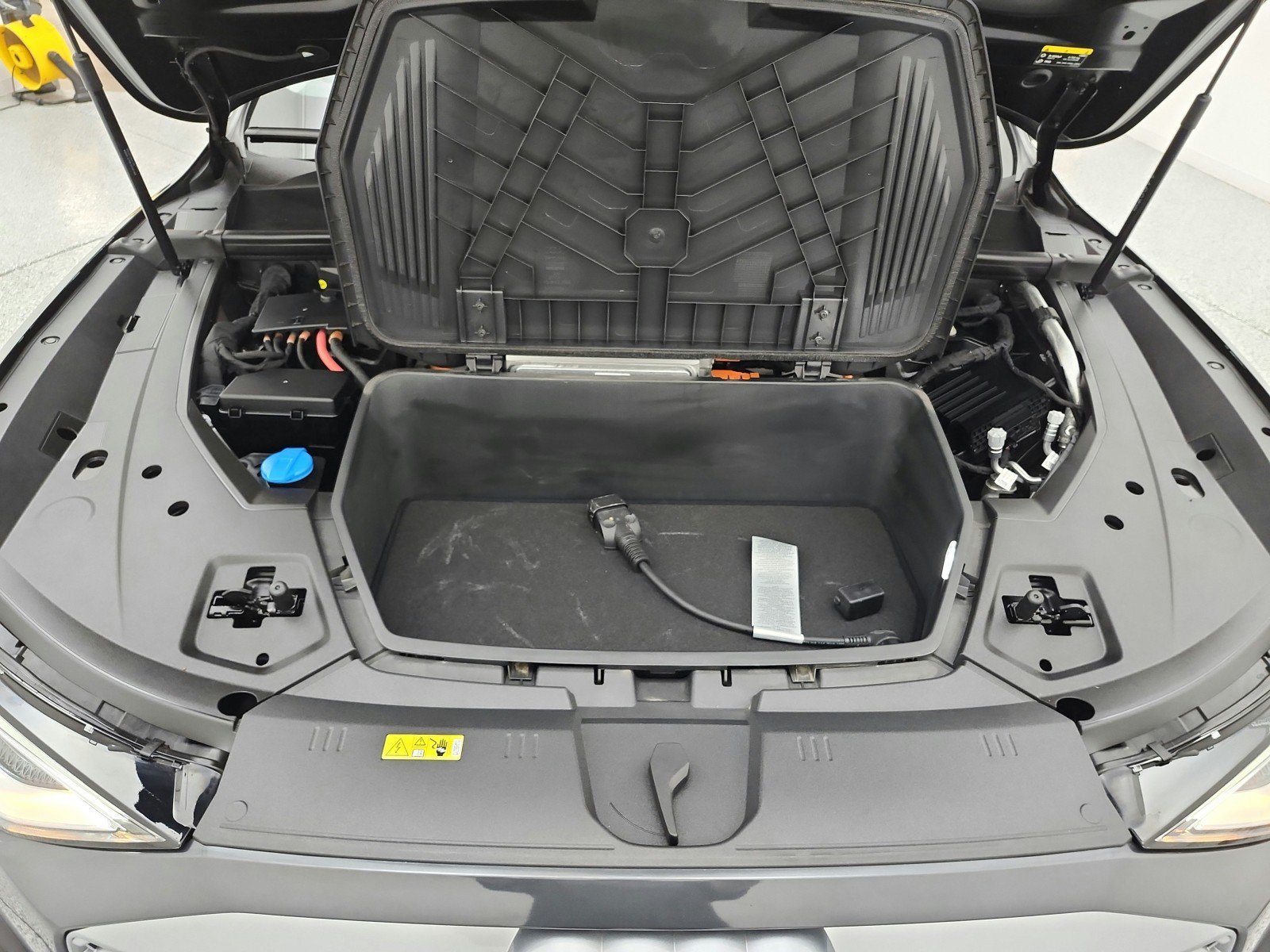 Used 2024 Audi Q8 e-tron Premium Plus w/ Premium Plus Package AWD/4WD image 16