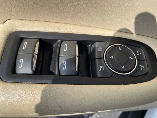 Used 2017 Cadillac XT5 Luxury w/ Advanced Security Package FWD image 6