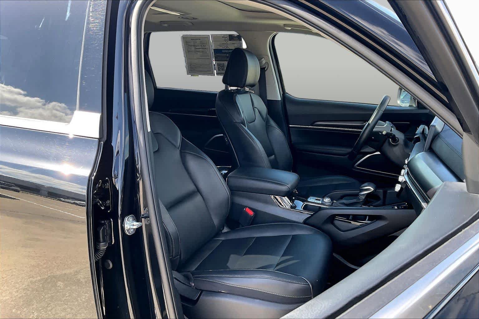Used 2025 Kia Telluride S FWD image 9