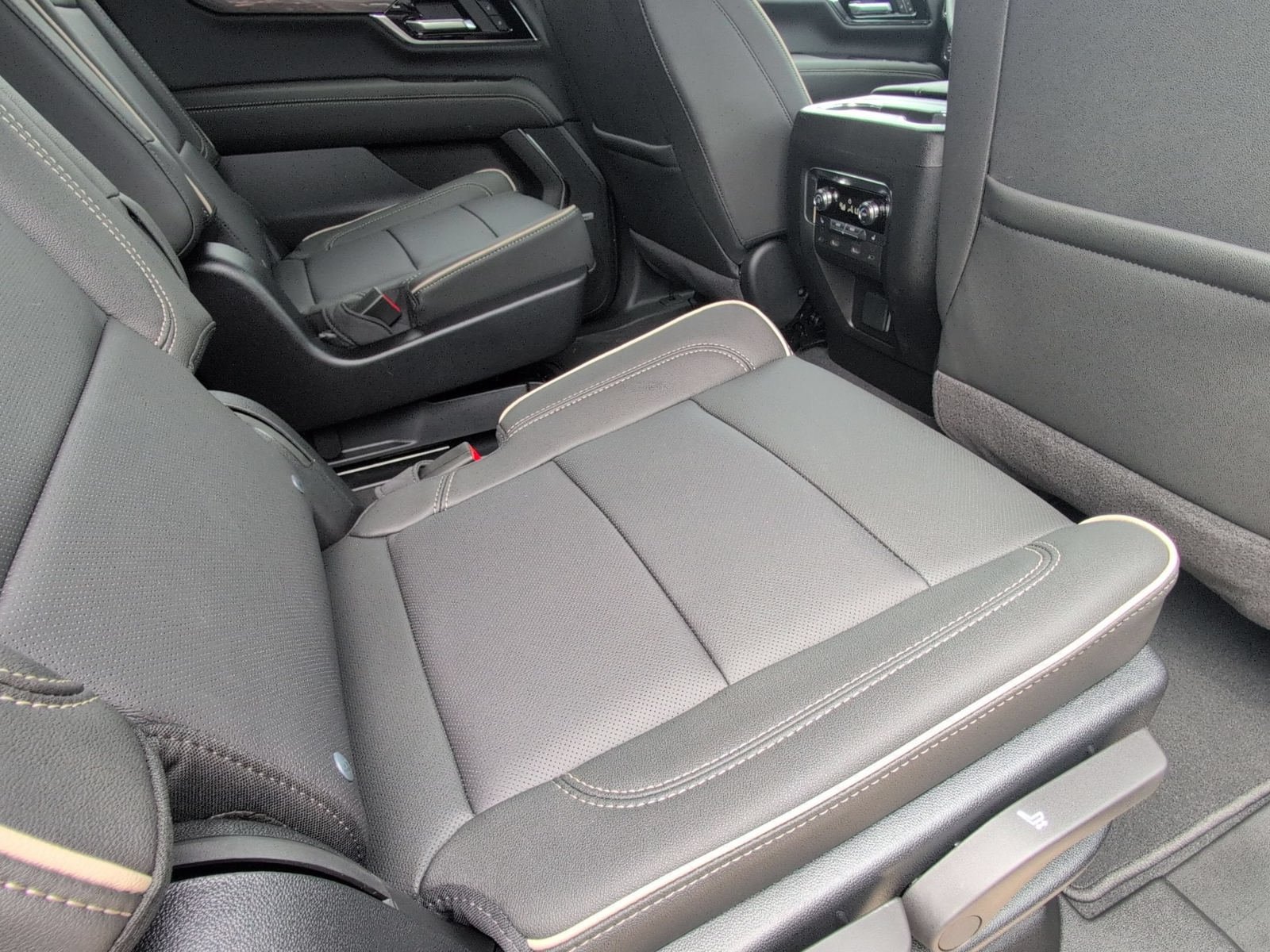 New 2026 GMC Yukon XL Elevation w/ Elevation Premium Package AWD/4WD image 32