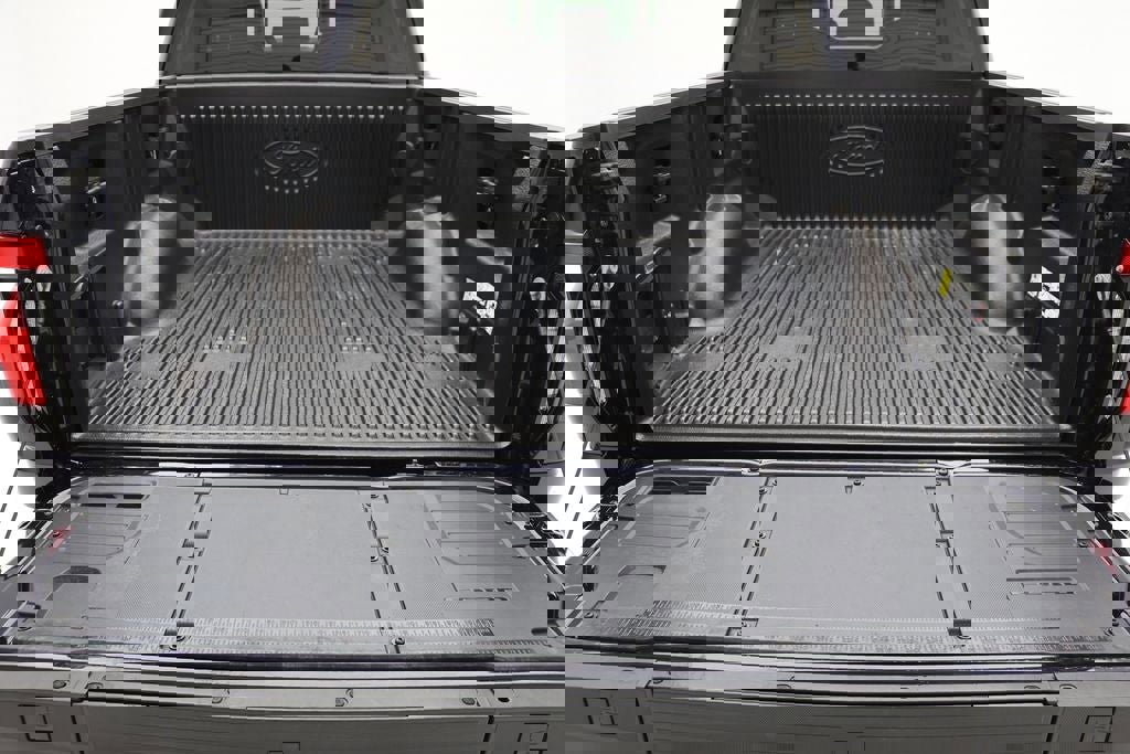 Used 2023 Ford F150 Lightning Lariat image 11