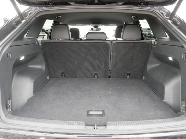 Certified 2025 Volkswagen Atlas Cross Sport SE FWD image 18