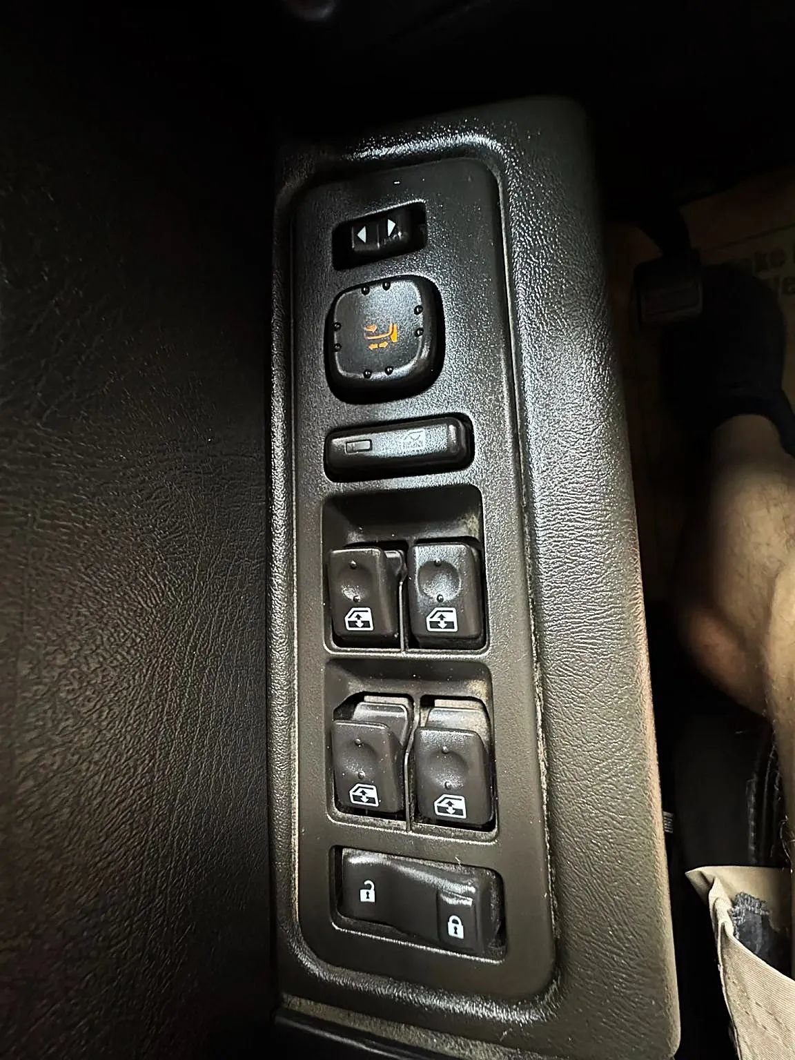 Used 2005 HUMMER H2 SUT w/ Preferred Equipment Group AWD/4WD image 38