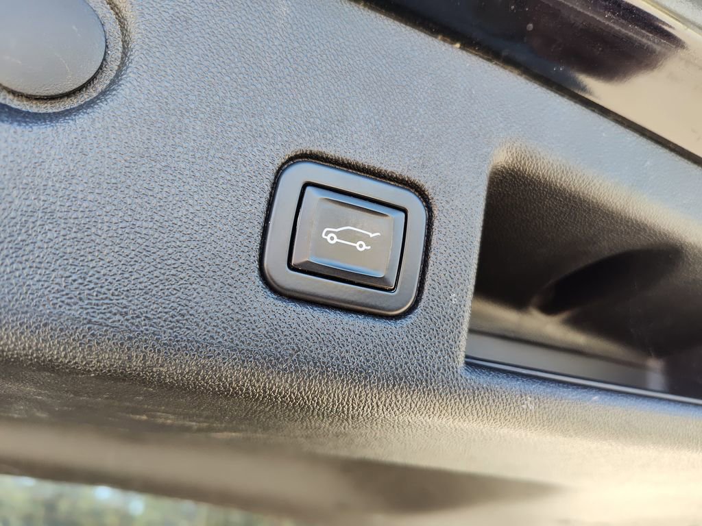 Used 2022 Chevrolet Equinox RS w/ Infotainment Package image 8