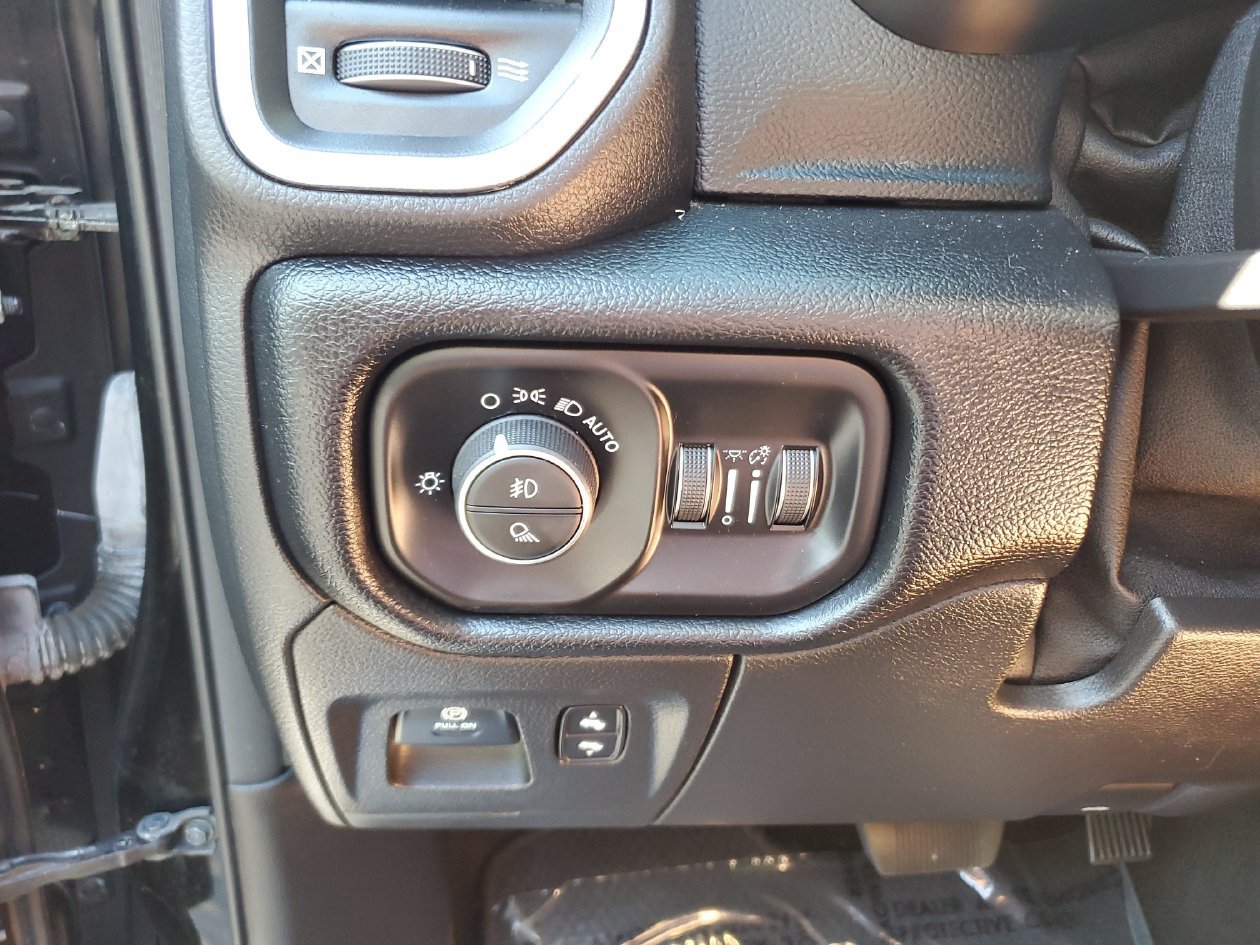 Used 2021 RAM 1500 Laramie RWD image 28