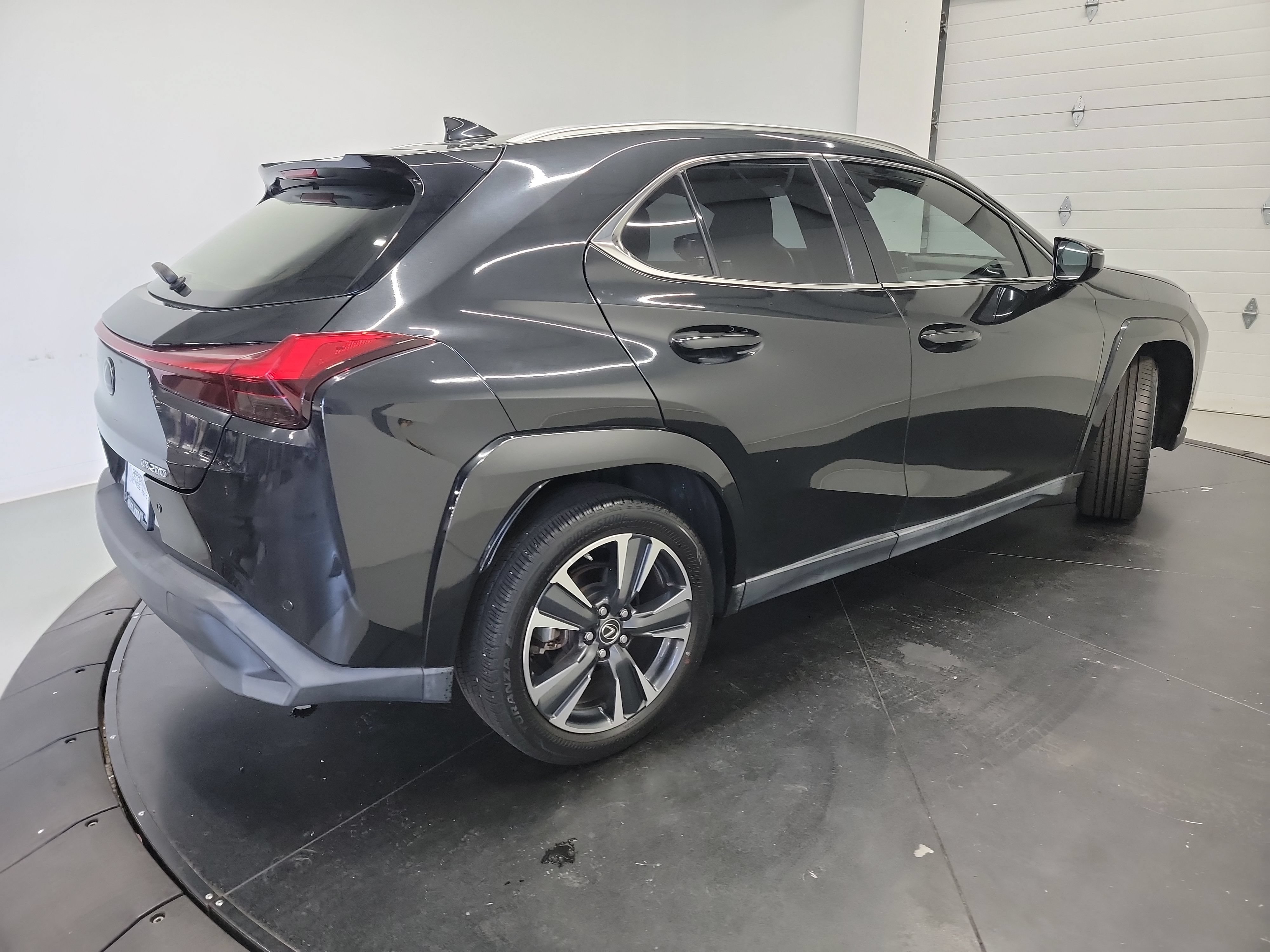 Used 2022 Lexus UX 200 w/ Premium Package FWD image 9