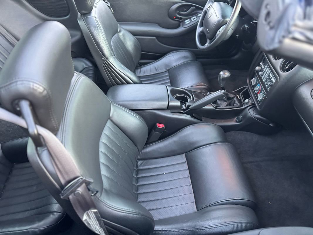 Used 2000 Pontiac Firebird Formula w/ Security Pkg image 15