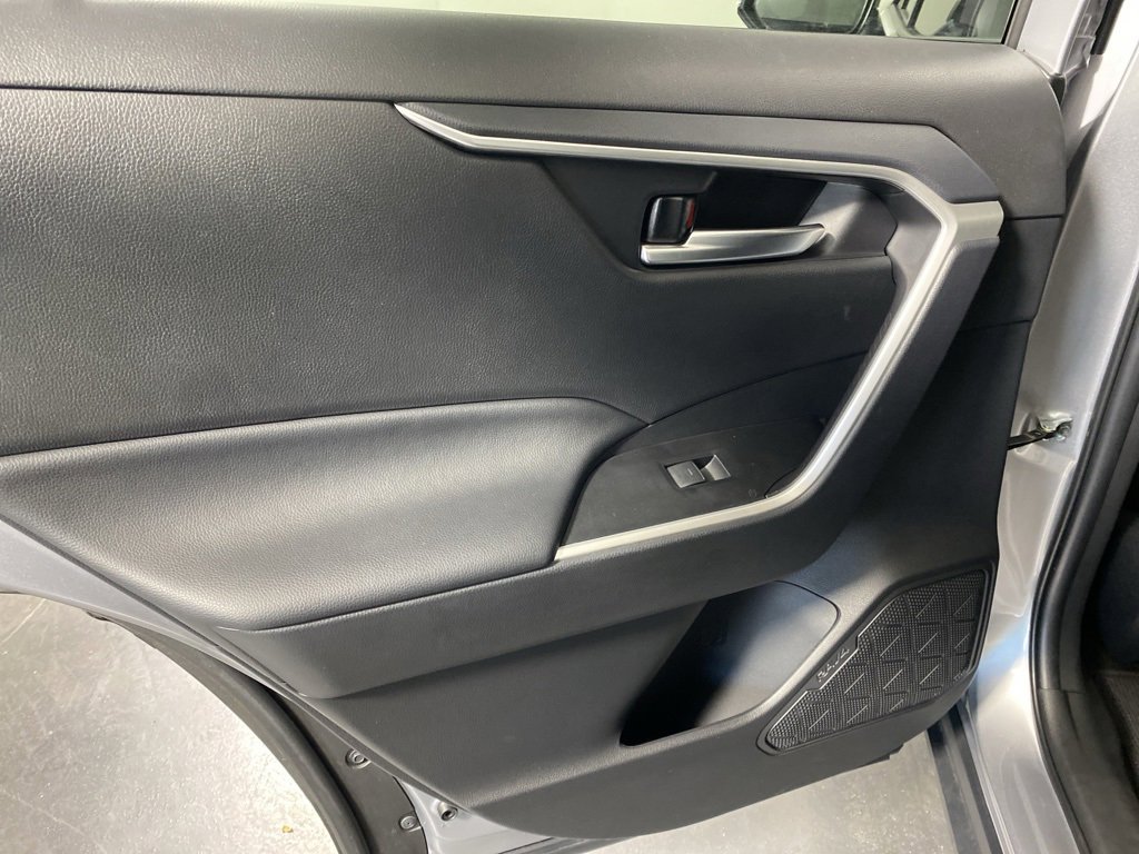 Used 2025 Toyota RAV4 SE image 25