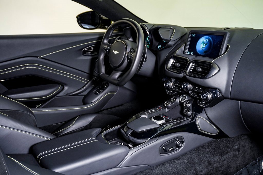 Used 2023 Aston Martin V8 Vantage Coupe image 16