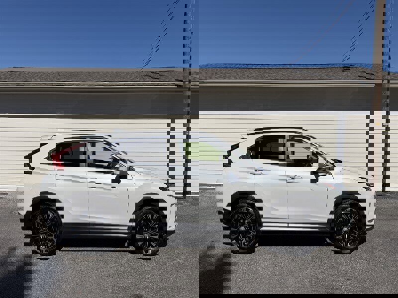 Used 2020 Mitsubishi Eclipse Cross SE image 1