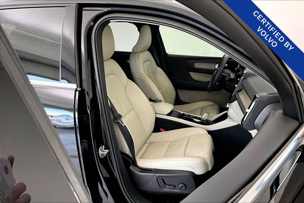 Used 2023 Volvo XC40 B5 Plus w/ Protection Package Premier image 11
